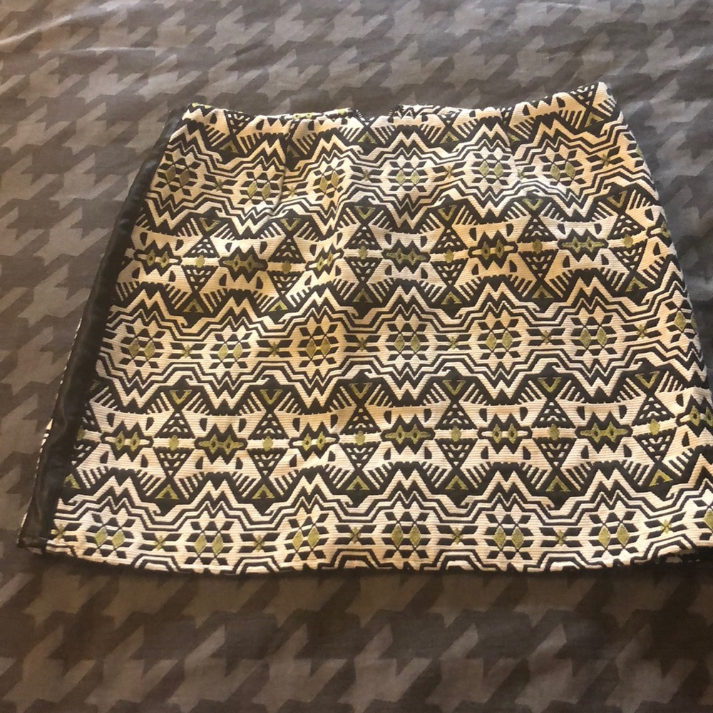 Patterned mini skirt